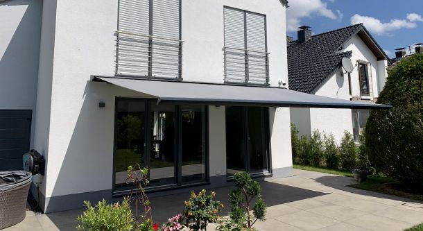 Terrassenmarkise am Einfamilienhaus