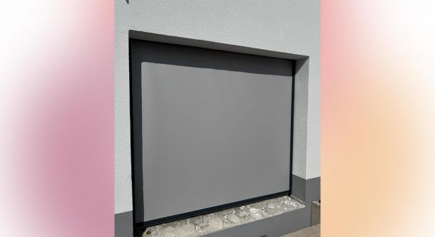 Integrierter Sonnenschutz in Fensternische