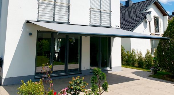 Markise für Terrasse am Einfamilienhaus